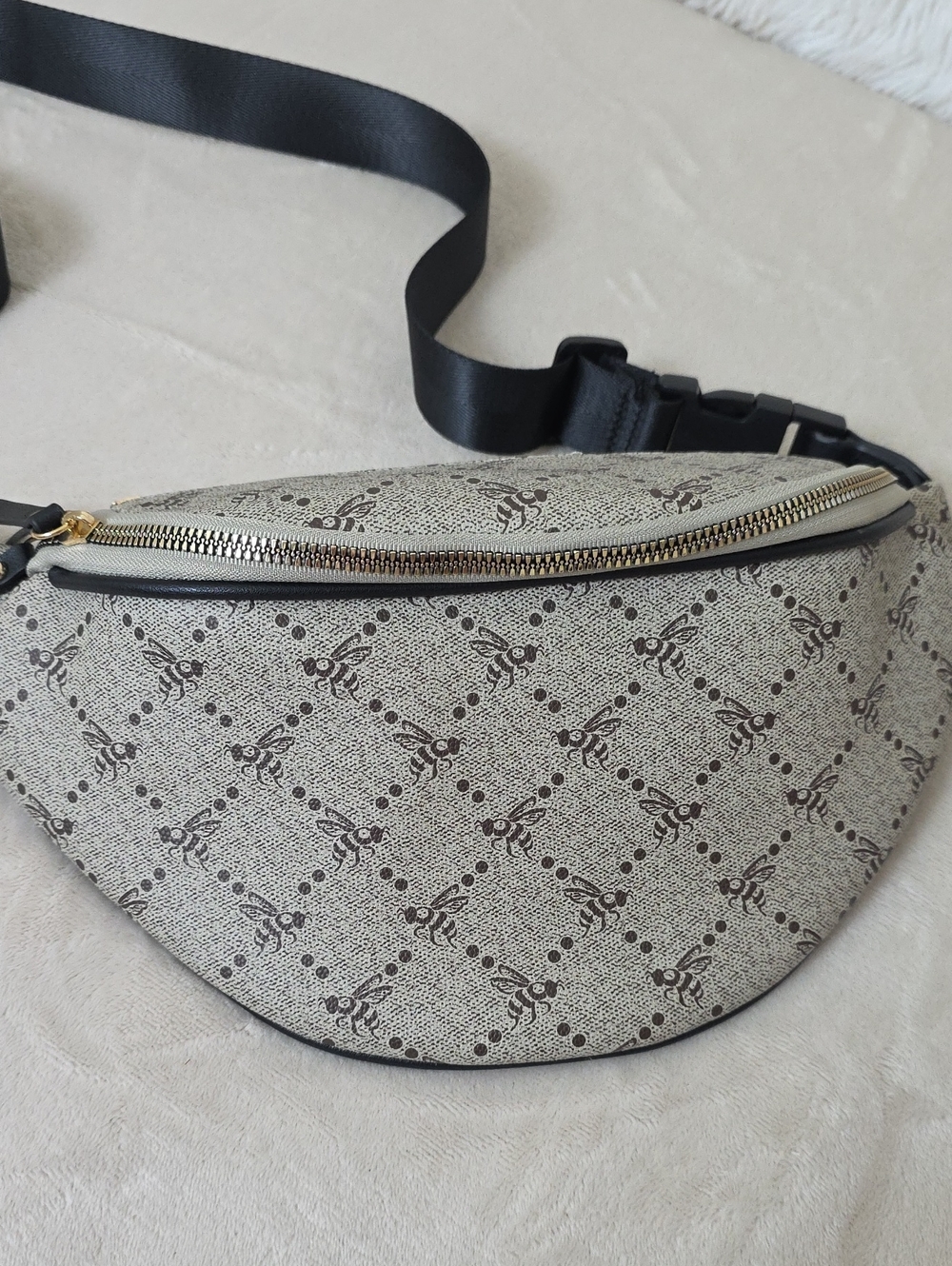Bee Print Belt Bag Fanny Pack Crossbody Waist Bag Cream Black - Picture 3 of 11